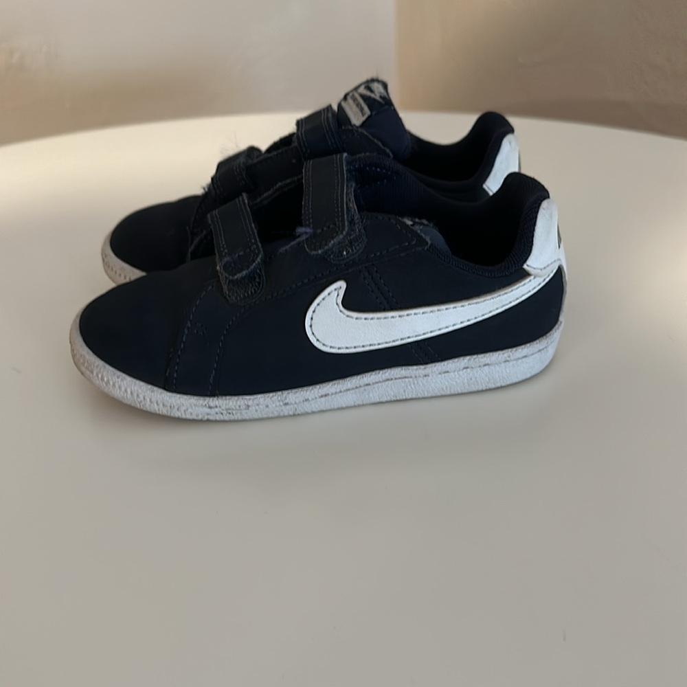 Nike Court Royale
